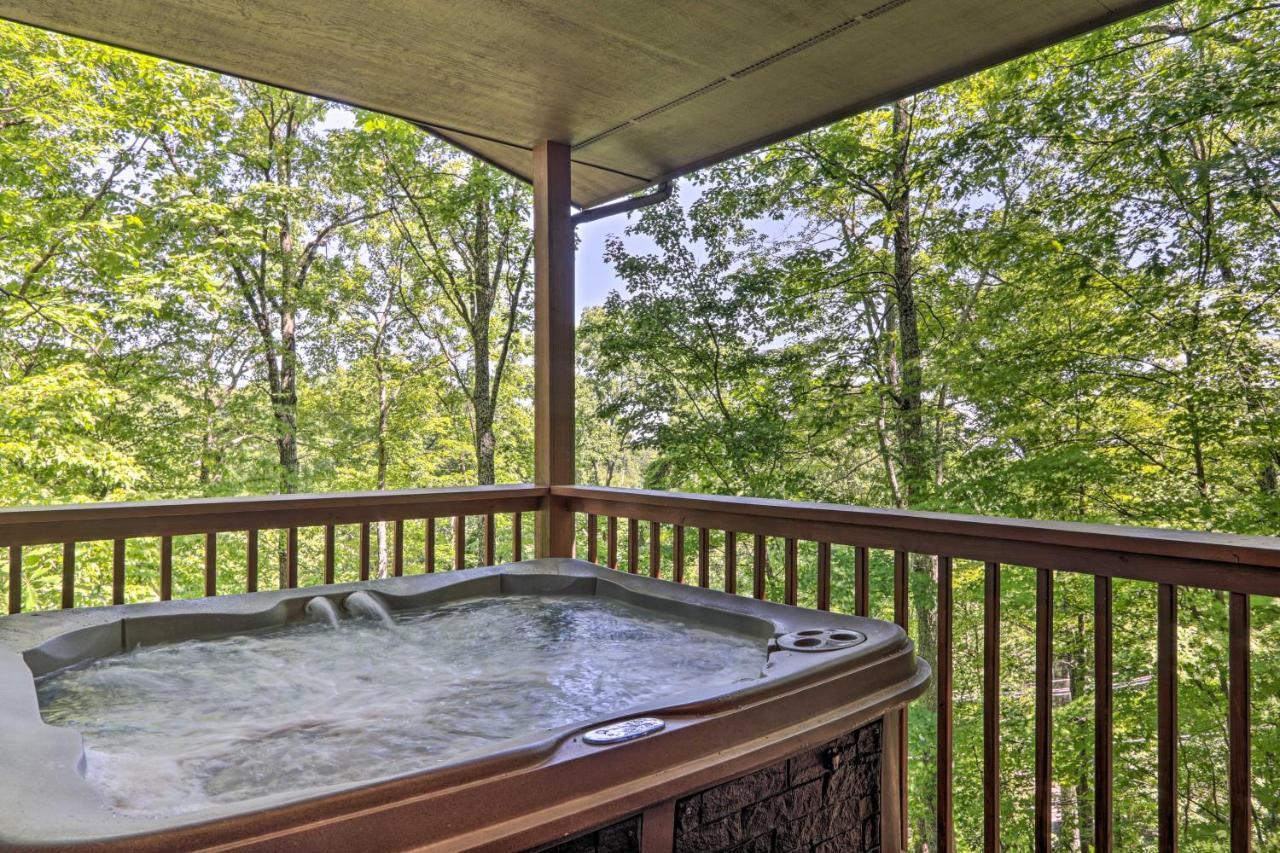 Eclectic Cabin With Hot Tub 1 Mi To Ober Gatlinburg Εξωτερικό φωτογραφία