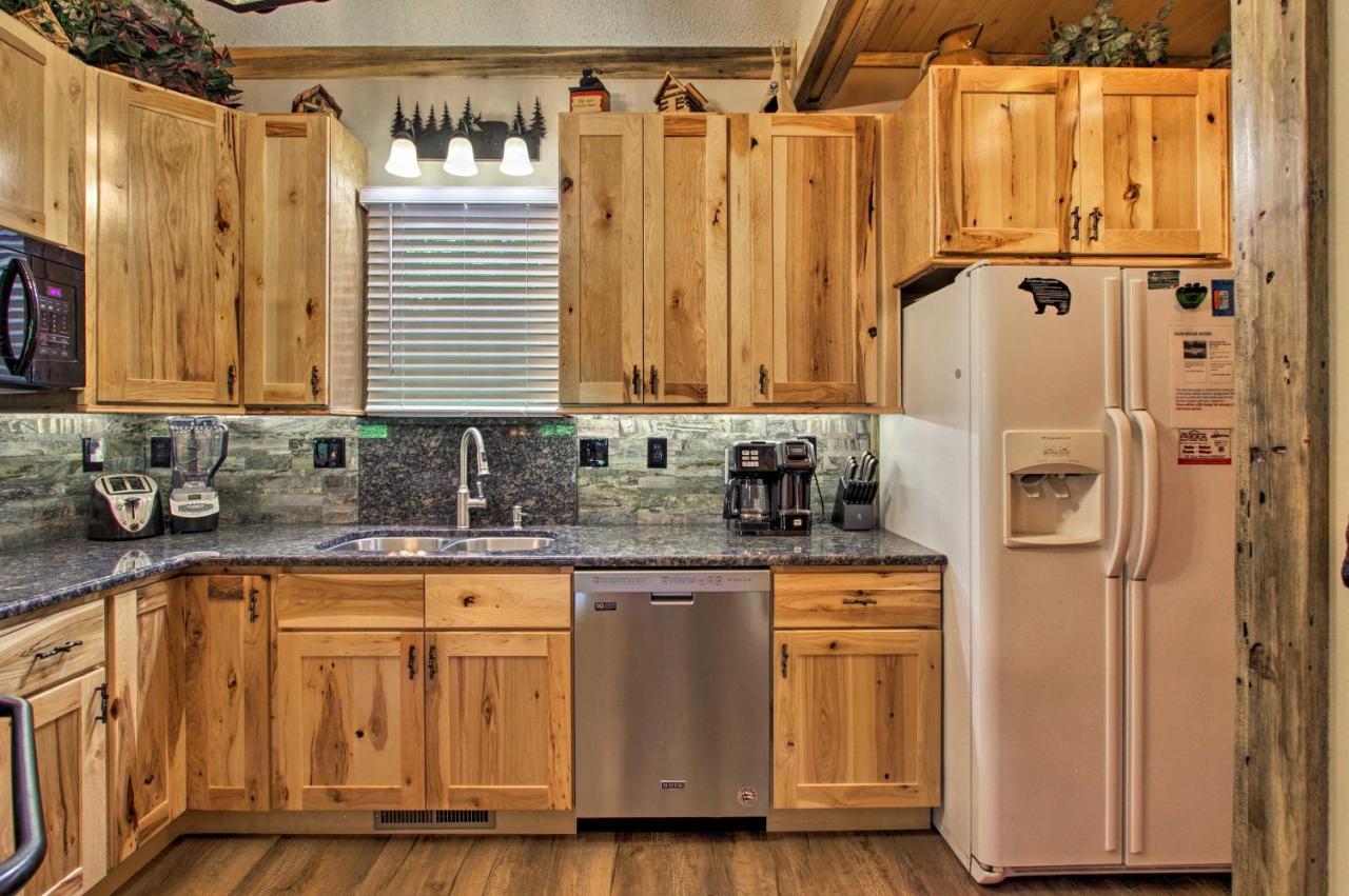 Eclectic Cabin With Hot Tub 1 Mi To Ober Gatlinburg Εξωτερικό φωτογραφία