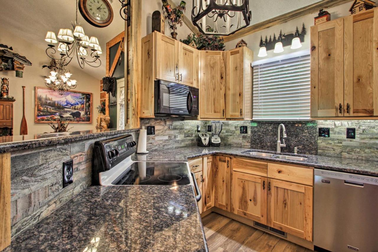 Eclectic Cabin With Hot Tub 1 Mi To Ober Gatlinburg Εξωτερικό φωτογραφία